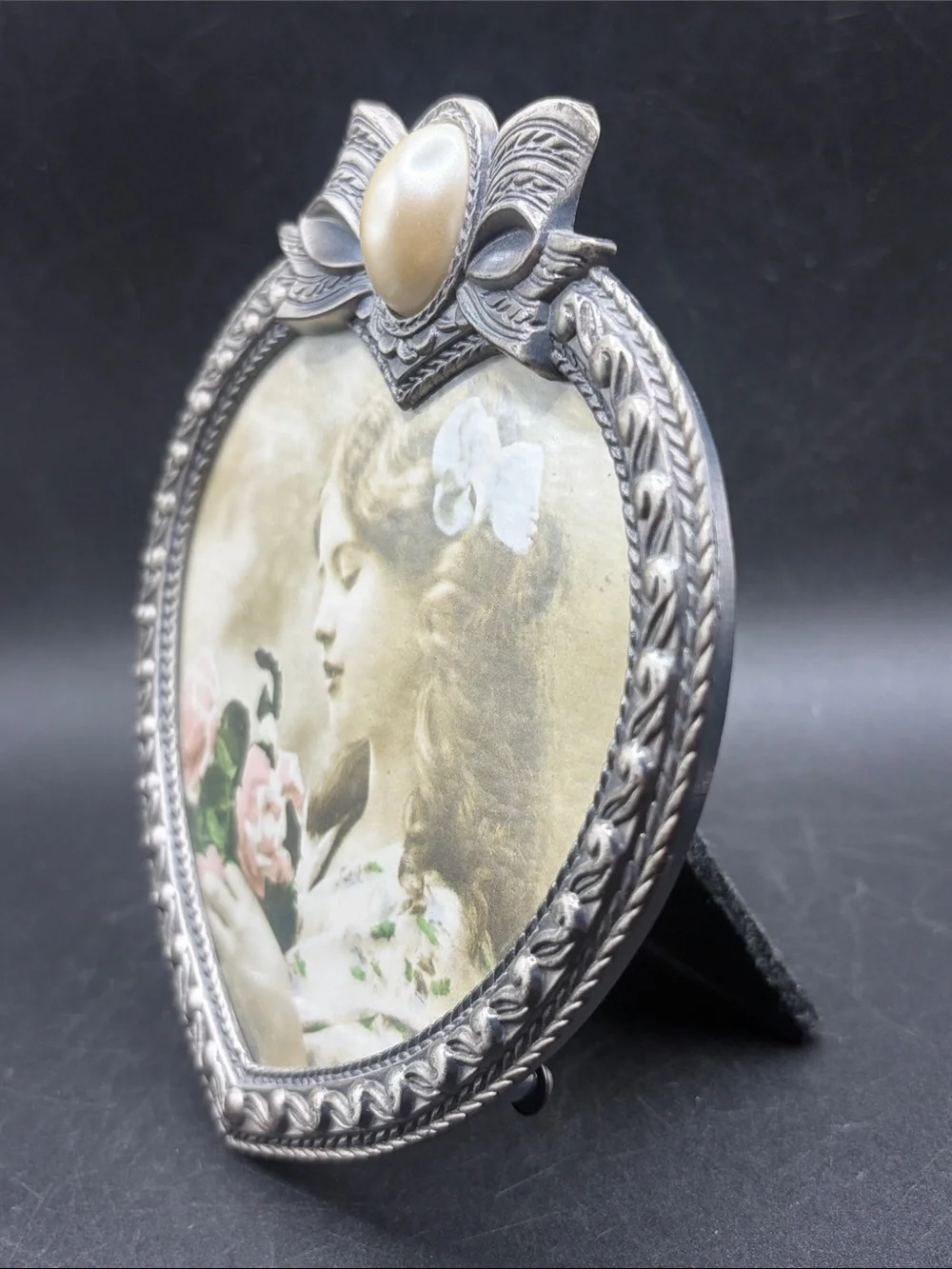 1989 MFR Vintage Victorian Revival Heart Shaped Silver Tone Metal Picture Frame